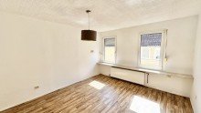 OG Wohnzimmer ** Erbach: Ensemblegesch�tztes Zweifamilienhaus mit Entwicklungsm�glichkeiten **