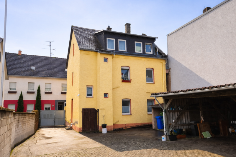 Hausr�ckseite Mehrfamilienhaus Geisenheim