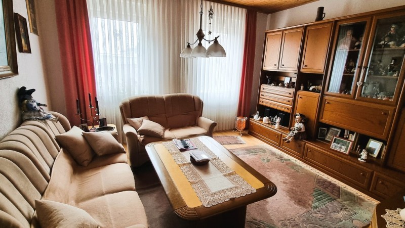 EG Wohnzimmer Mehrfamilienhaus Geisenheim