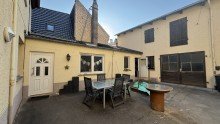 Ansicht Mittelbau ** Erbach: Ensemblegesch�tztes Zweifamilienhaus mit Entwicklungsm�glichkeiten **