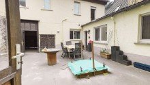 Innenhof ** Erbach: Ensemblegesch�tztes Zweifamilienhaus mit Entwicklungsm�glichkeiten **