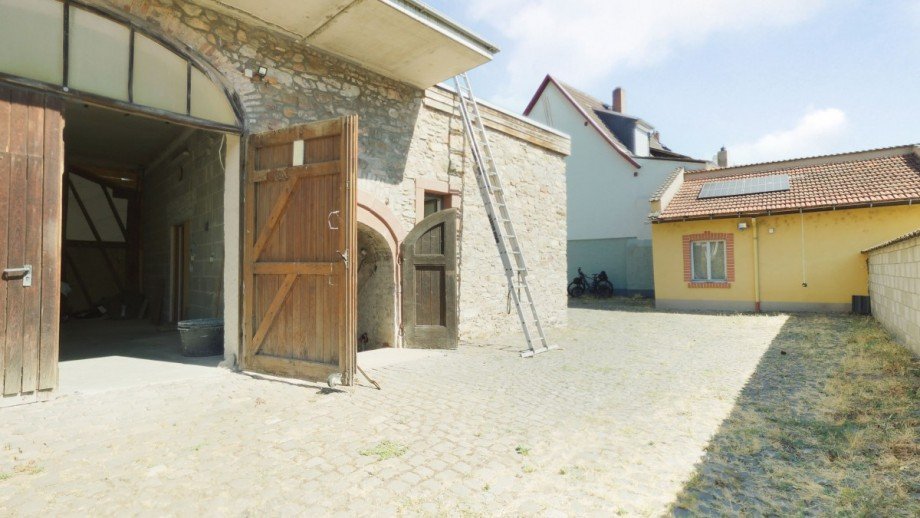 Innenhof Halle / Lager / Produktion Oestrich-Winkel