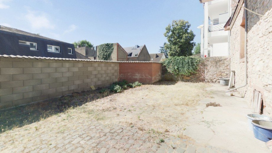 Innenhof Halle / Lager / Produktion Oestrich-Winkel
