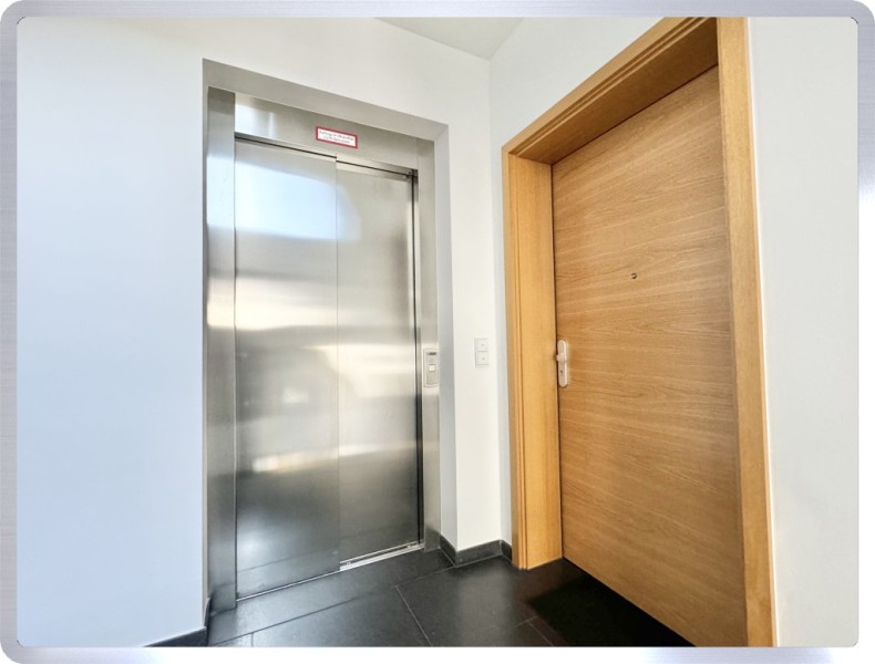 Aufzug & Eingang Wohnung Frankfurt am Main