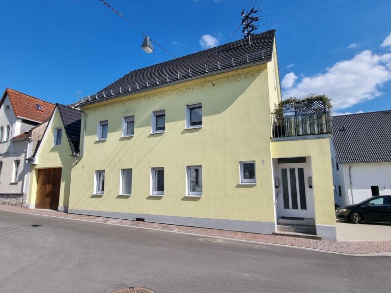 20240624_172514 Oestrich-Winkel Zweifamilienhaus Zweifamilienhaus mit gro�em Grundst�ck und zus�tzlichem Bebauungspotenzial in Mittelheim