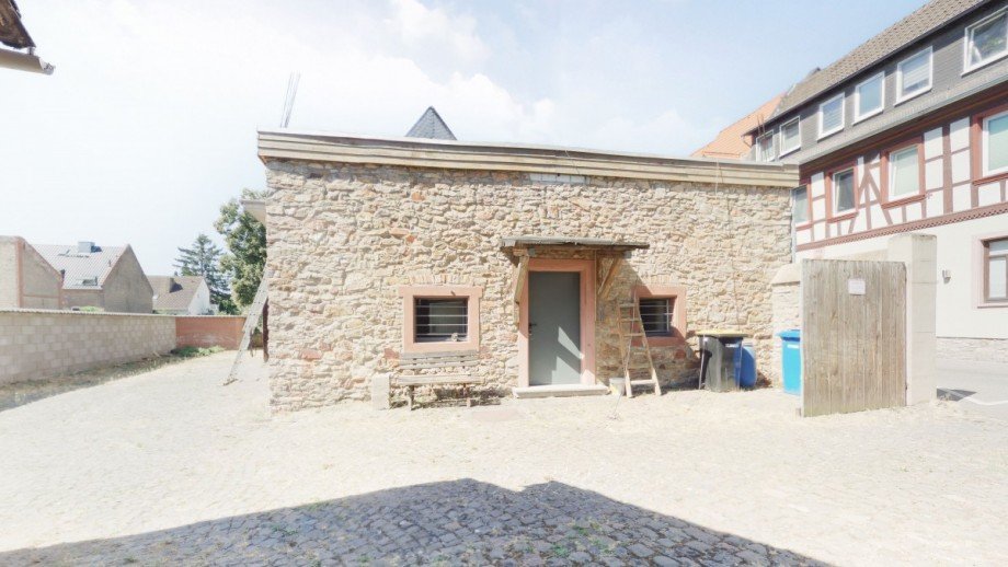 Innenhof Halle / Lager / Produktion Oestrich-Winkel