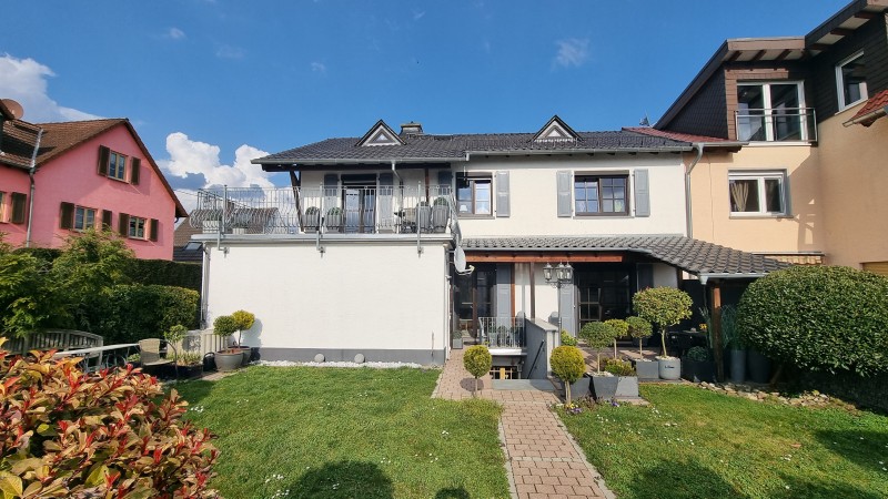 Gartenseite Doppelhaush�lfte Oestrich-Winkel