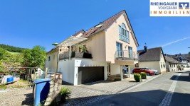 Hauptbild * Kiedrich: Wohnen mit Ausblick - großzügige Maisonettewohnung mit zwei Balkonen und einer Loggia *
