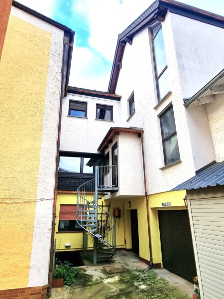 Innenhof Zweifamilienhaus Lorch