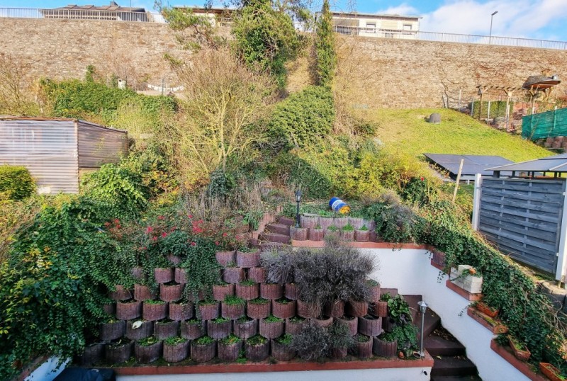 Terrassenartiger Garten Zweifamilienhaus Lorch