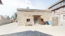 Innenhof Winkel: Ehemaliges Kelterhaus f�r gewerbliche Nutzung