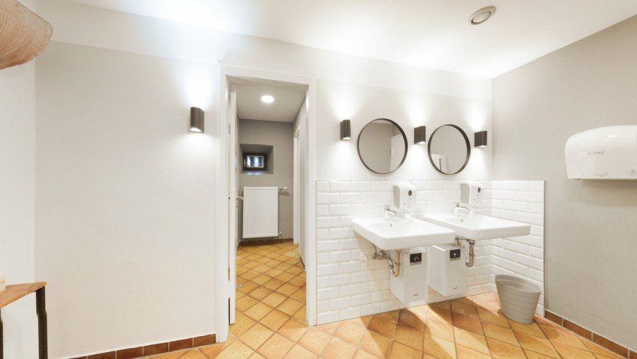 EG G�ste-WC Haus Oestrich-Winkel