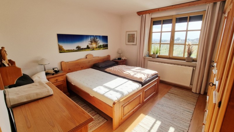 DG Schlafzimmer Doppelhaush�lfte Oestrich-Winkel