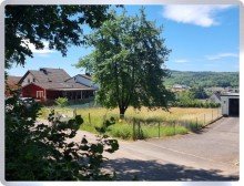 Stra�enansicht Ruhige Familienidylle am Waldrand - Gro�es Baugrundst�ck in Geisenheim-Stephanshausen