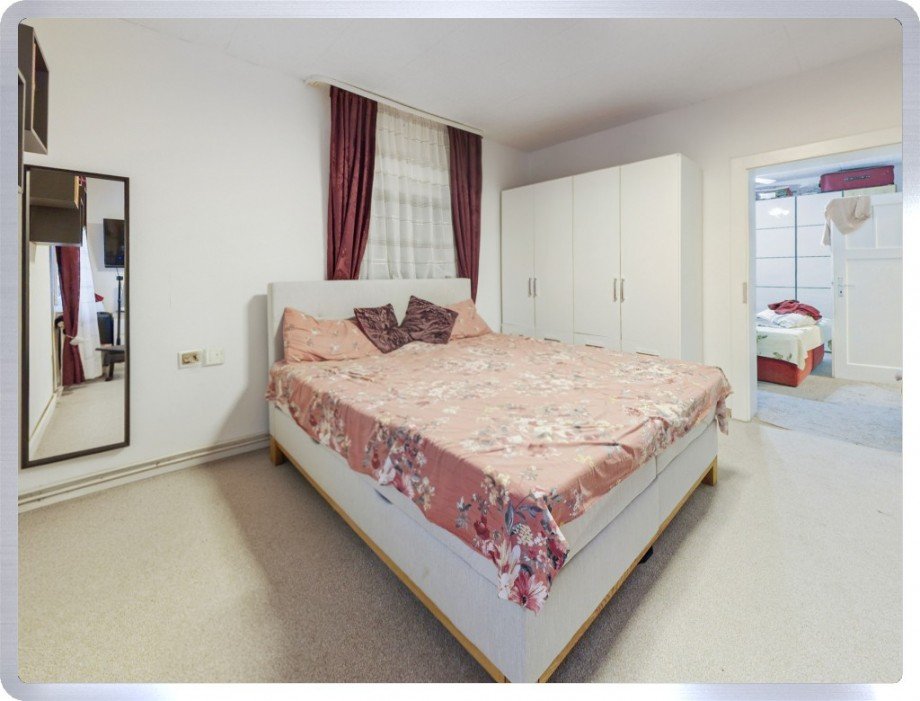 Schlafzimmer 1 Mehrfamilienhaus Eltville