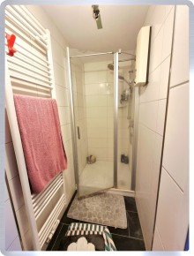 Dusche * Johannisberg: Gro�e 5-Raum-Wohnung im Dachgeschoss eines Dreiparteienhauses*